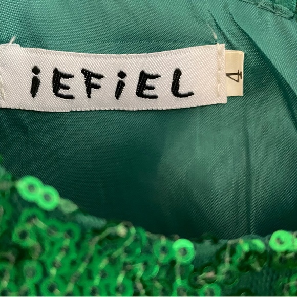 Dress for a 3-year-old, elegant and comfortable. Green color. - Picture 13 of 17